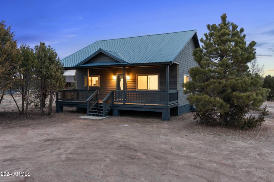 2228 MEADOW Lane, Overgaard, AZ 85933