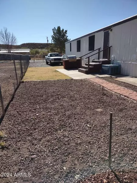 425 E APACHE Street, Huachuca City, AZ 85616