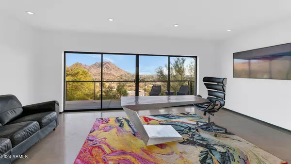 Paradise Valley, AZ 85253,7044 N HILLSIDE Drive