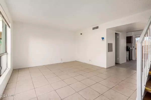 Phoenix, AZ 85051,3524 W DUNLAP Avenue #138