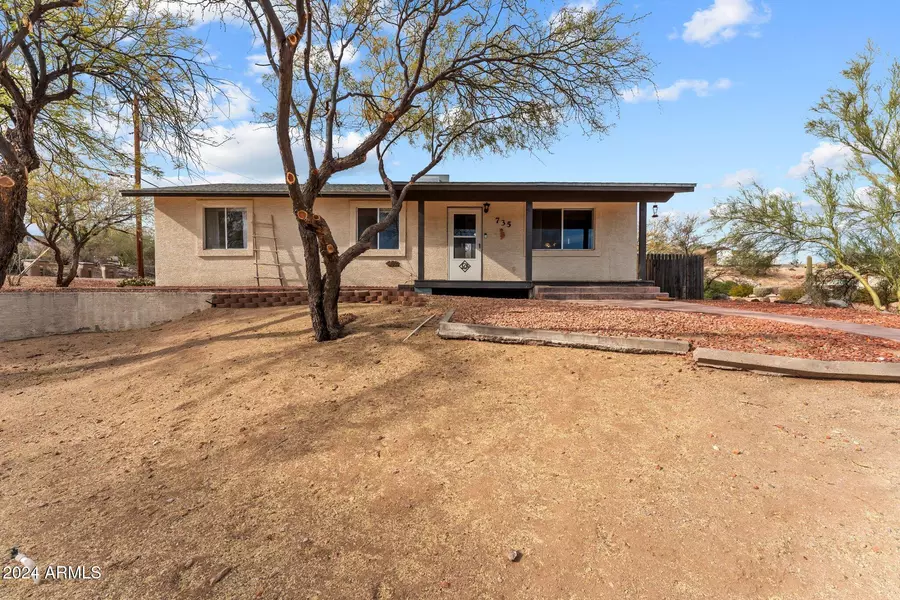 735 W HERMOSA Drive, Wickenburg, AZ 85390