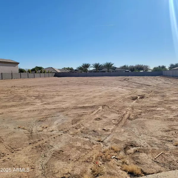 Waddell, AZ 85355,16009 W CINNABAR Court #52