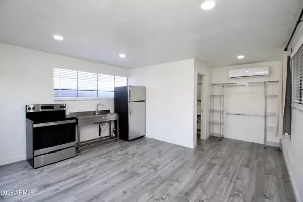 Phoenix, AZ 85015,2139 W CLARENDON Avenue #2