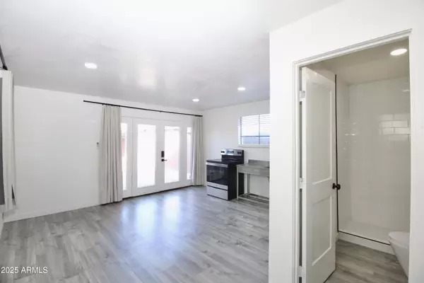 Phoenix, AZ 85015,2139 W CLARENDON Avenue #2