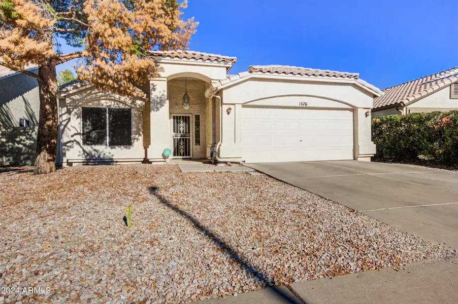 1676 W HARVARD Avenue, Gilbert, AZ 85233