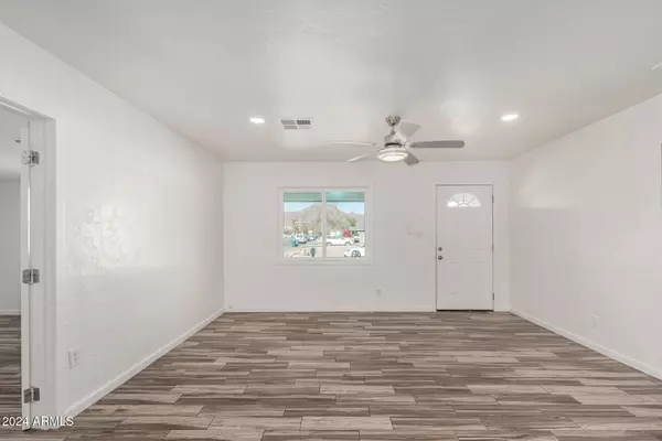 Phoenix, AZ 85020,211 E ALICE Avenue