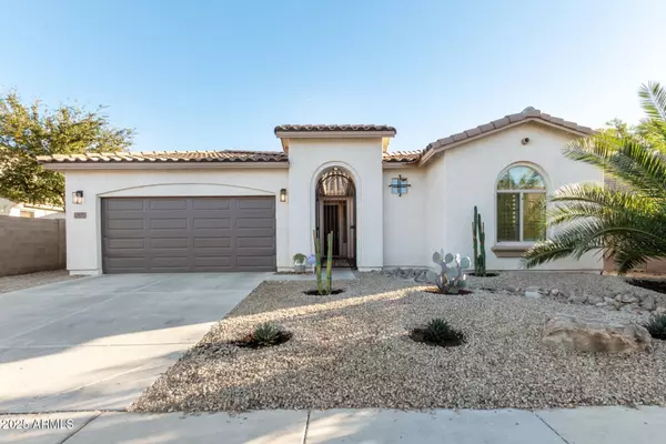 1673 E NIGHTINGALE Lane, Gilbert, AZ 85298