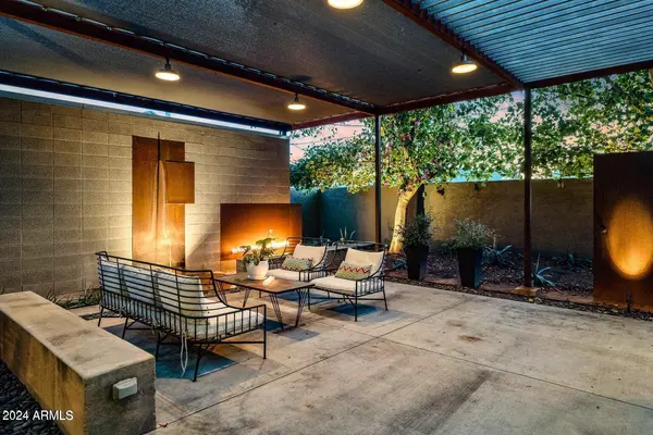 Phoenix, AZ 85018,3320 N 44TH Street
