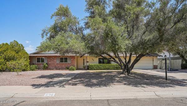 606 E BISHOP Drive, Tempe, AZ 85282