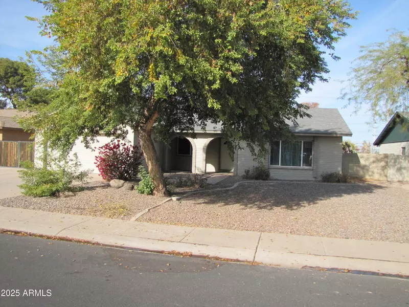 212 E CHILTON Drive, Tempe, AZ 85283