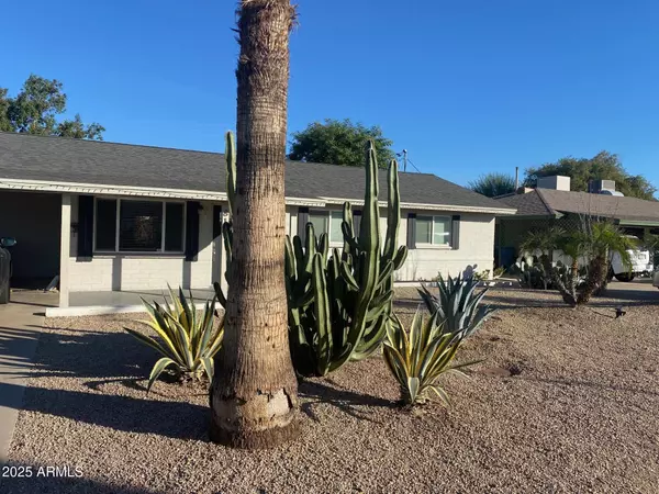 816 E SELDON Lane, Phoenix, AZ 85020