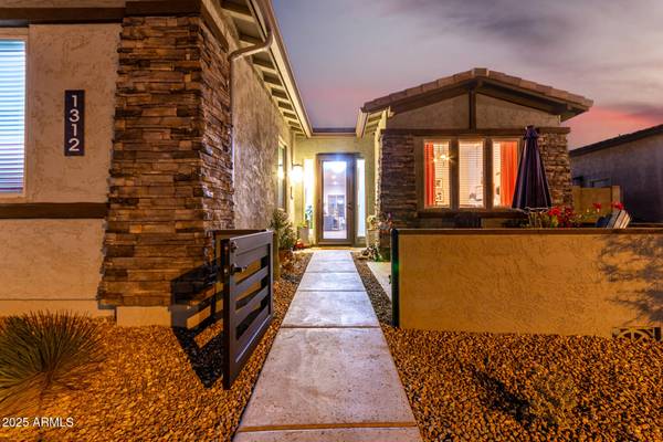 San Tan Valley, AZ 85140,1312 W CALLE LUNA --