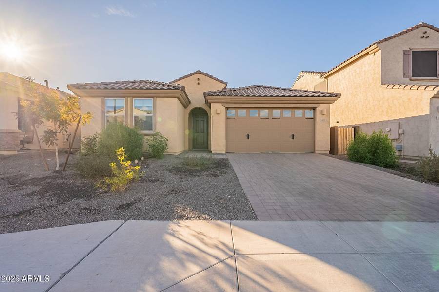 6807 W WINSTON Drive, Laveen, AZ 85339