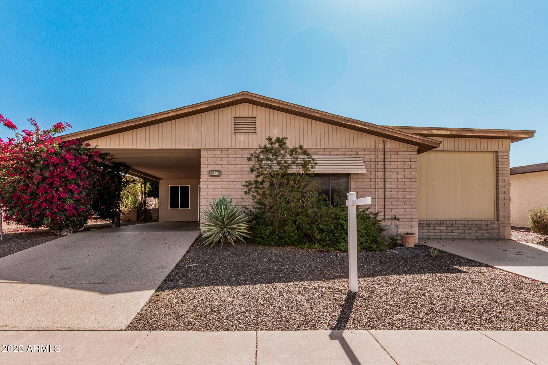 2233 N MIDDLECOFF Drive, Mesa, AZ 85215