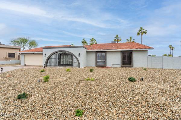 Phoenix, AZ 85028,2318 E LUPINE Avenue