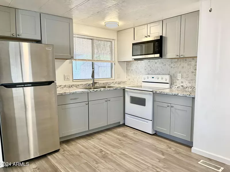 2609 W SOUTHERN Avenue #400, Tempe, AZ 85282