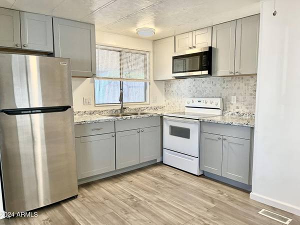 2609 W SOUTHERN Avenue #400, Tempe, AZ 85282