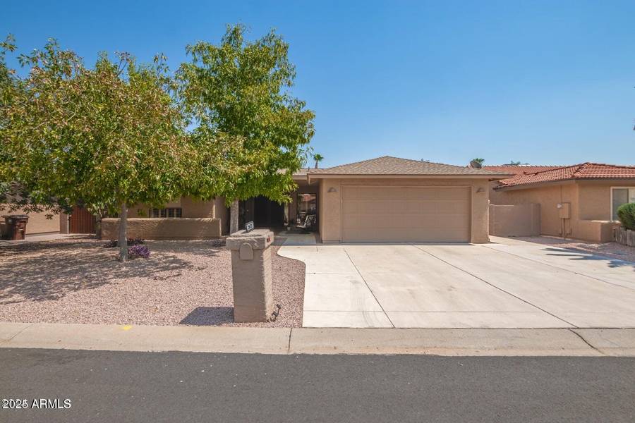 26033 S HOLLYGREEN Drive, Sun Lakes, AZ 85248