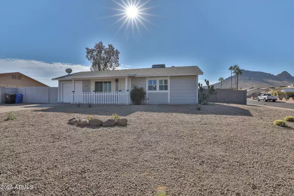 1801 E PARADISE Lane, Phoenix, AZ 85022