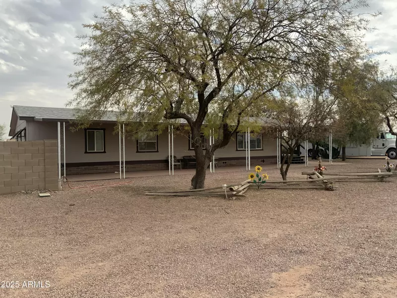 25132 W GAMBIT Trail, Wittmann, AZ 85361