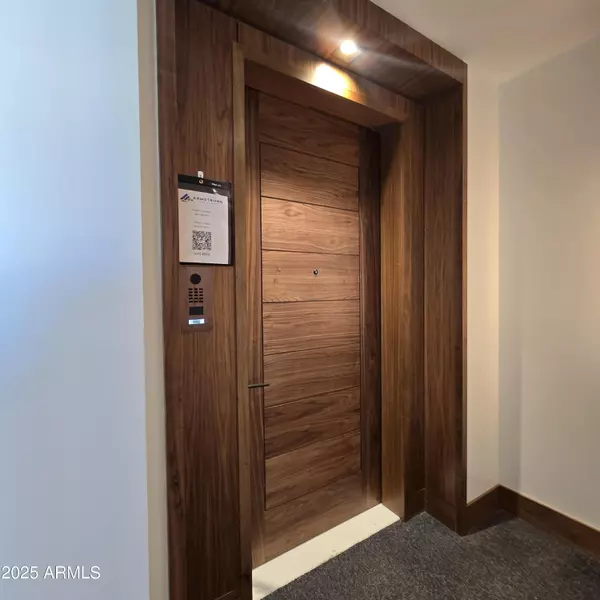 Paradise Valley, AZ 85253,6587 N PALMERAIE Boulevard #2022