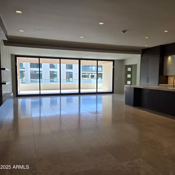 Paradise Valley, AZ 85253,6587 N PALMERAIE Boulevard #2022
