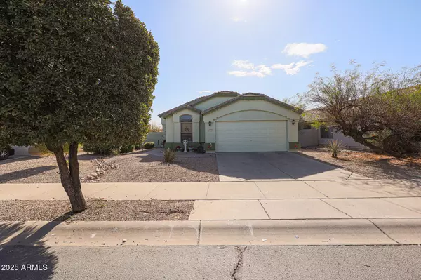 15977 W LATHAM Street, Goodyear, AZ 85338