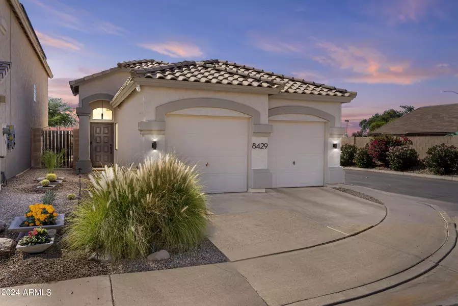 8429 W SALTER Drive, Peoria, AZ 85382