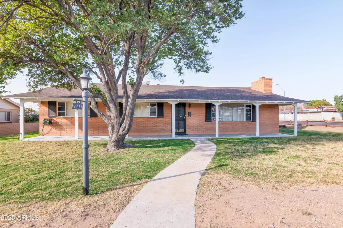 Phoenix, AZ 85014,6850 N 15TH Place