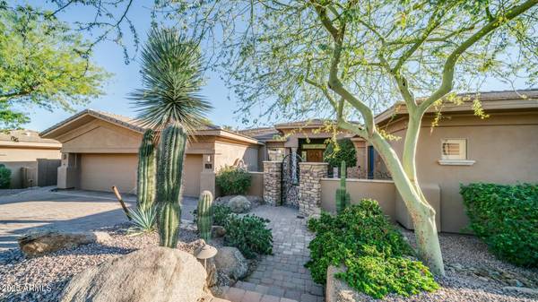 211 E DESERT WIND Drive, Phoenix, AZ 85048