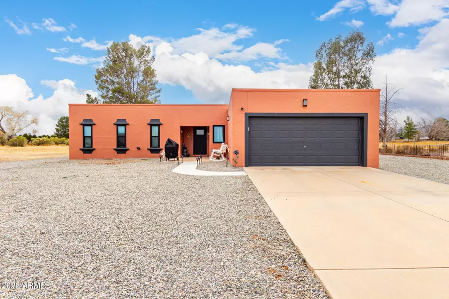 1018 E GENEVA Street, Pearce, AZ 85625