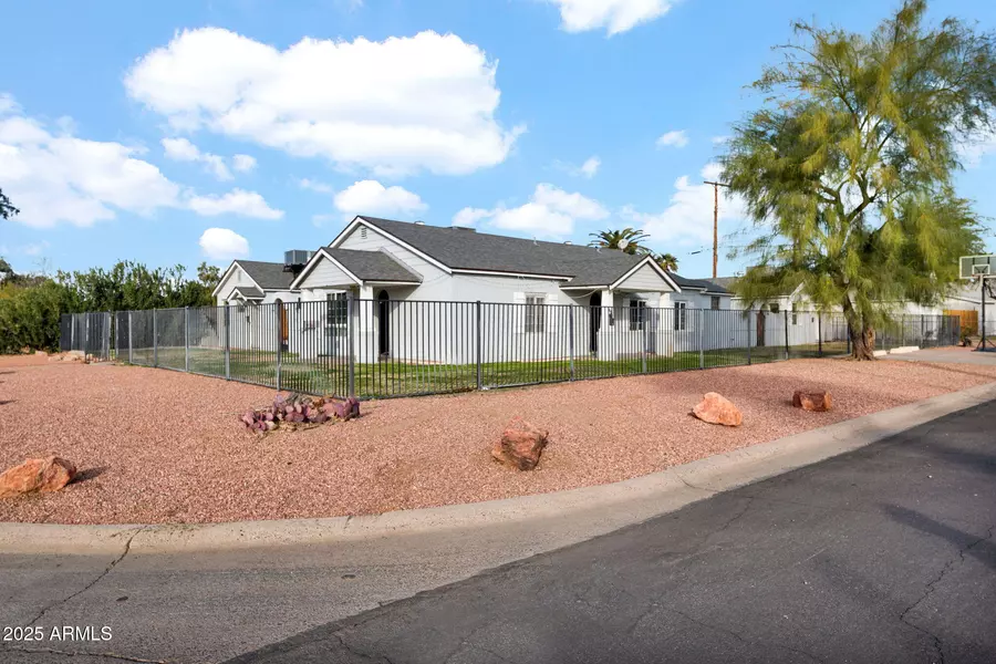 1026 E CLARENDON Avenue, Phoenix, AZ 85014