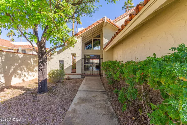 Paradise Valley, AZ 85253,5537 N 71ST Street