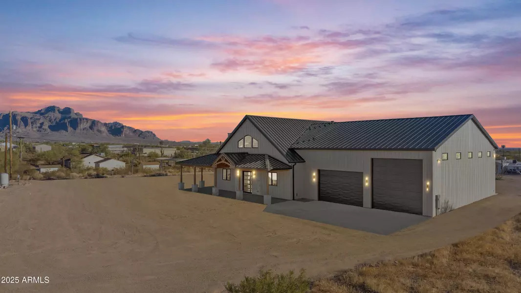 31 W CANYON Street, Apache Junction, AZ 85120