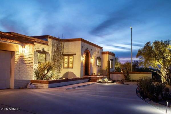 Carefree, AZ 85377,7957 E CAVE CREEK Road