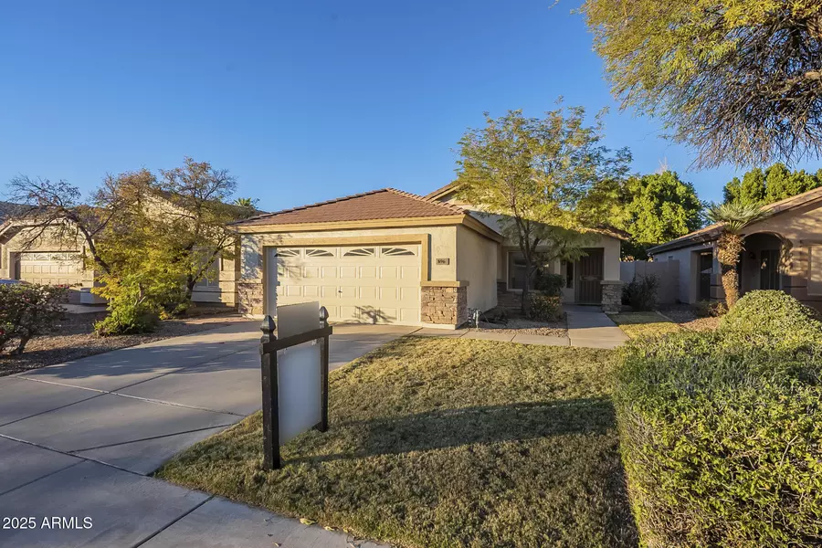 896 E WINDSOR Drive, Gilbert, AZ 85296