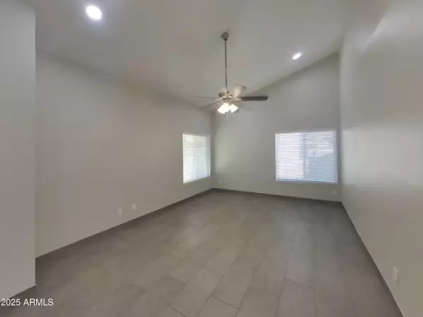 Phoenix, AZ 85023,2415 W GREENWAY Road #10