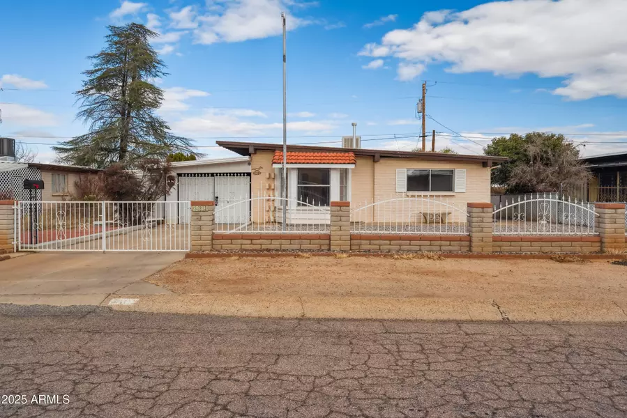 381 W BROWN Drive, Sierra Vista, AZ 85635