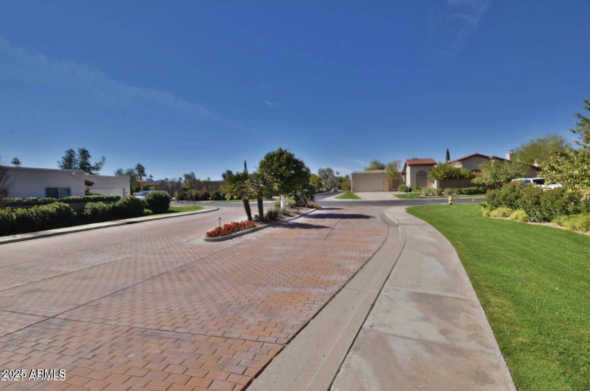 Scottsdale, AZ 85254,5529 E PARADISE Drive