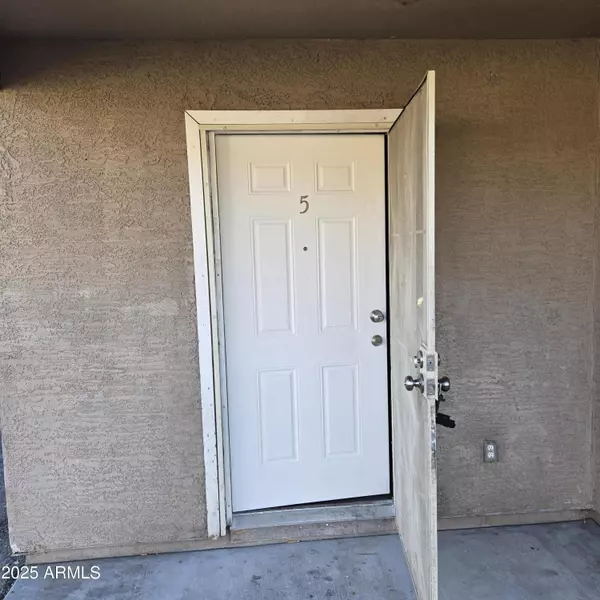 1240 E MOUNTAIN VIEW Road #5, Phoenix, AZ 85020