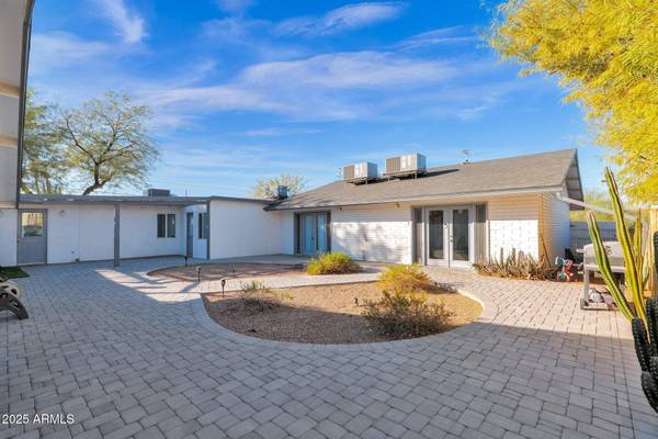 1404 E MOUNTAIN VIEW Road, Phoenix, AZ 85020