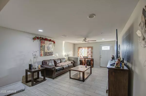 Phoenix, AZ 85009,2410 W PAPAGO Street