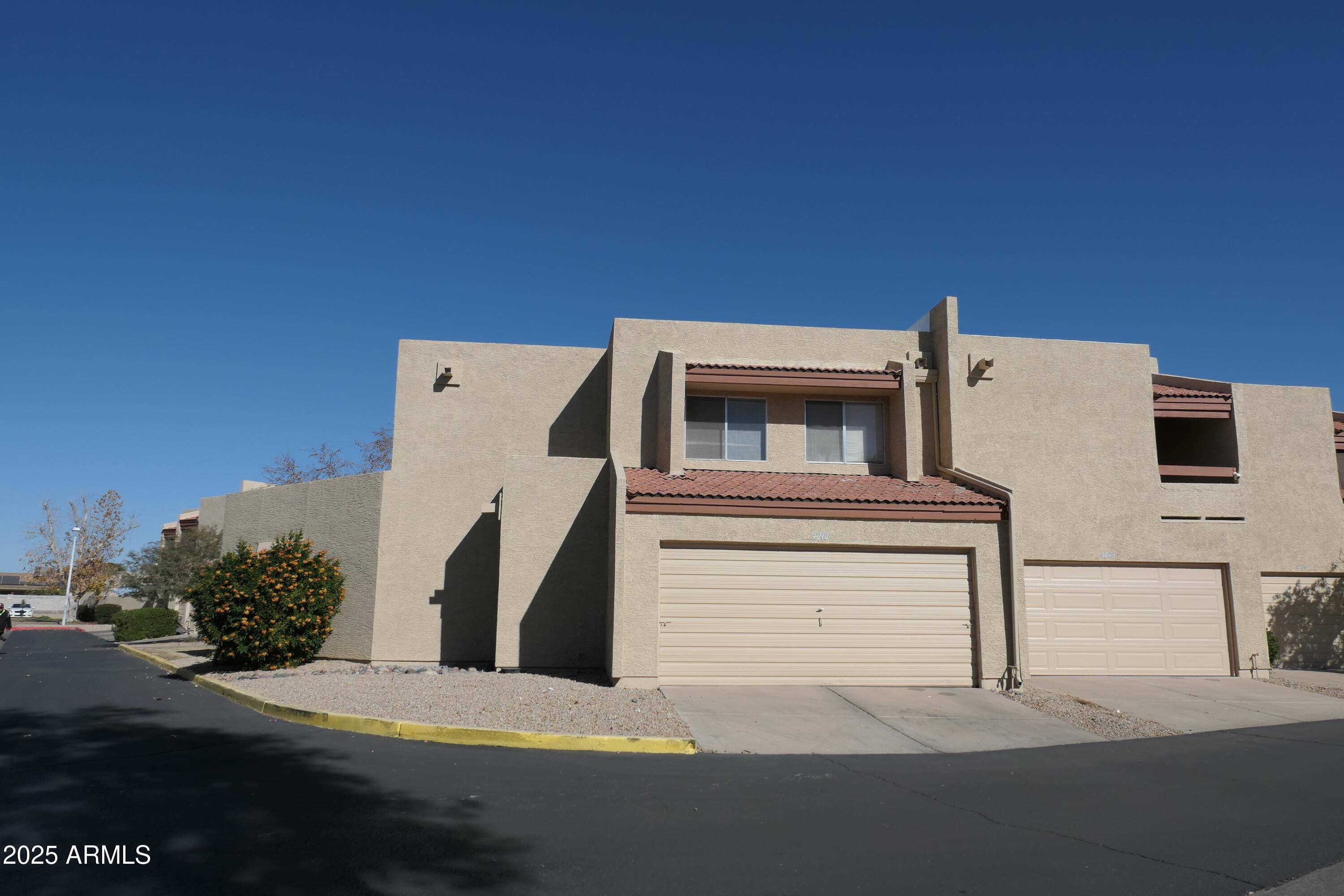 4210 W CALAVAR Road, Phoenix, AZ 85053