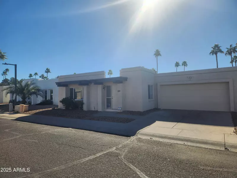 831 E MICHELLE Drive, Phoenix, AZ 85022