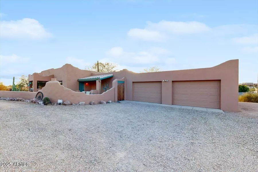 74 N MULESHOE Road, Apache Junction, AZ 85119