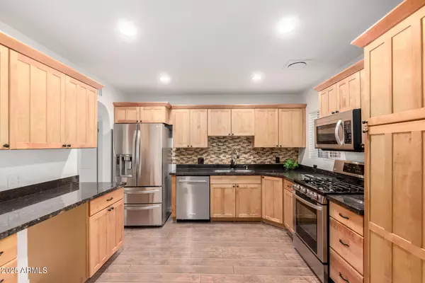 Phoenix, AZ 85013,909 W MARSHALL Avenue