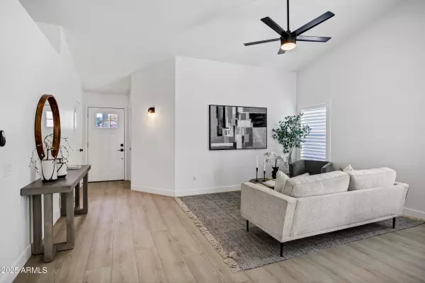 Phoenix, AZ 85022,1714 E PARADISE Lane