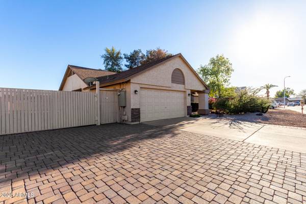 707 W ALAMO Drive, Chandler, AZ 85225