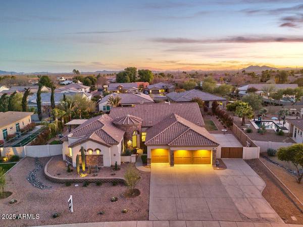 815 E COUNTY DOWN Drive, Chandler, AZ 85249