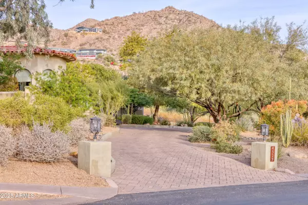 Paradise Valley, AZ 85253,4529 E Clearwater Parkway